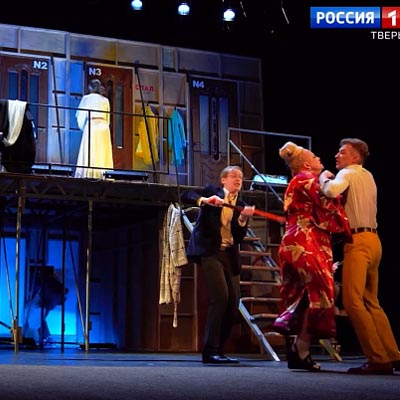 В Тверском академическом театре драмы в память об Александре Сафронове играют его последний спектакль «Шум за сценой»