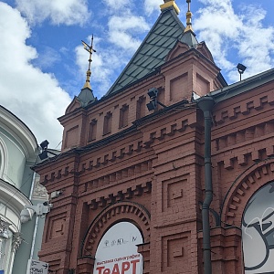 Главный художник Тверского театра драмы Николай Юдин представил свои работы на выставке сценографии «ТеАРТ» в Москве