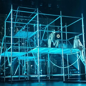 Похороните его за плинтусом. «Гамлет» на тверской сцене