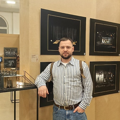 Главный художник Тверского театра драмы Николай Юдин представил свои работы на выставке сценографии «ТеАРТ» в Москве