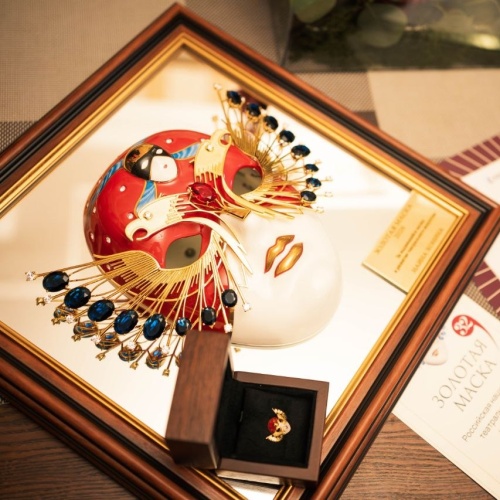 "Золотая Маска" вручена Наине Хониной!