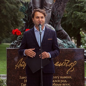 Поздравляем артиста Тараса Кузьмина!