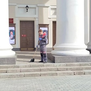 Тверской театр драмы провел ежегодный субботник